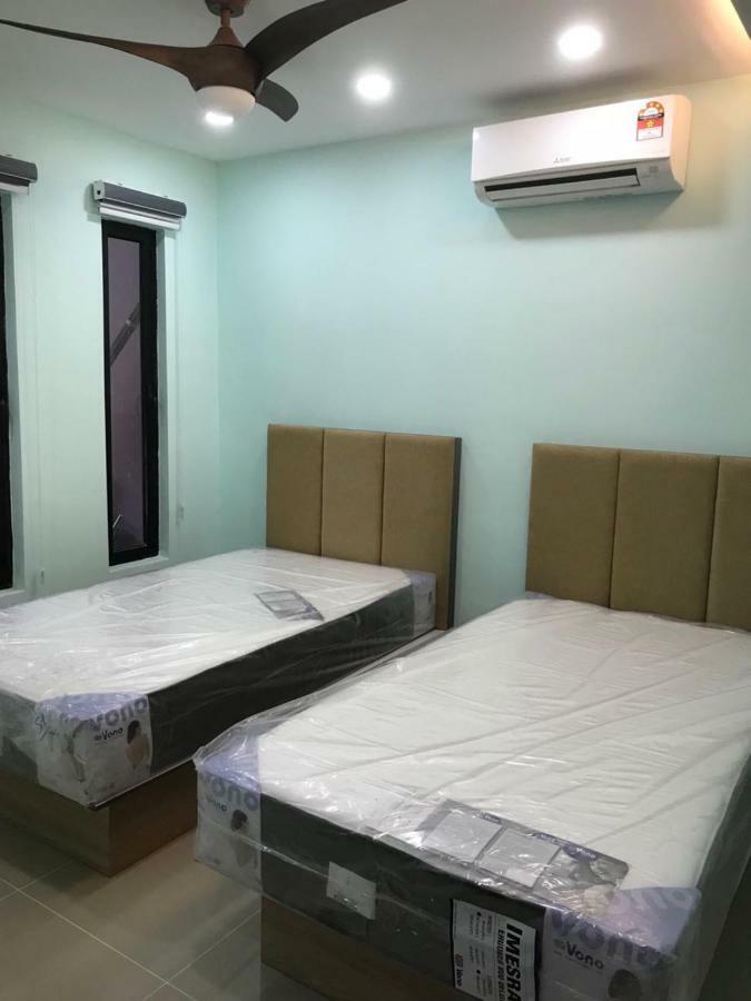 Homestay Stardow~星窗名宿~ Johor Bahru Exterior foto
